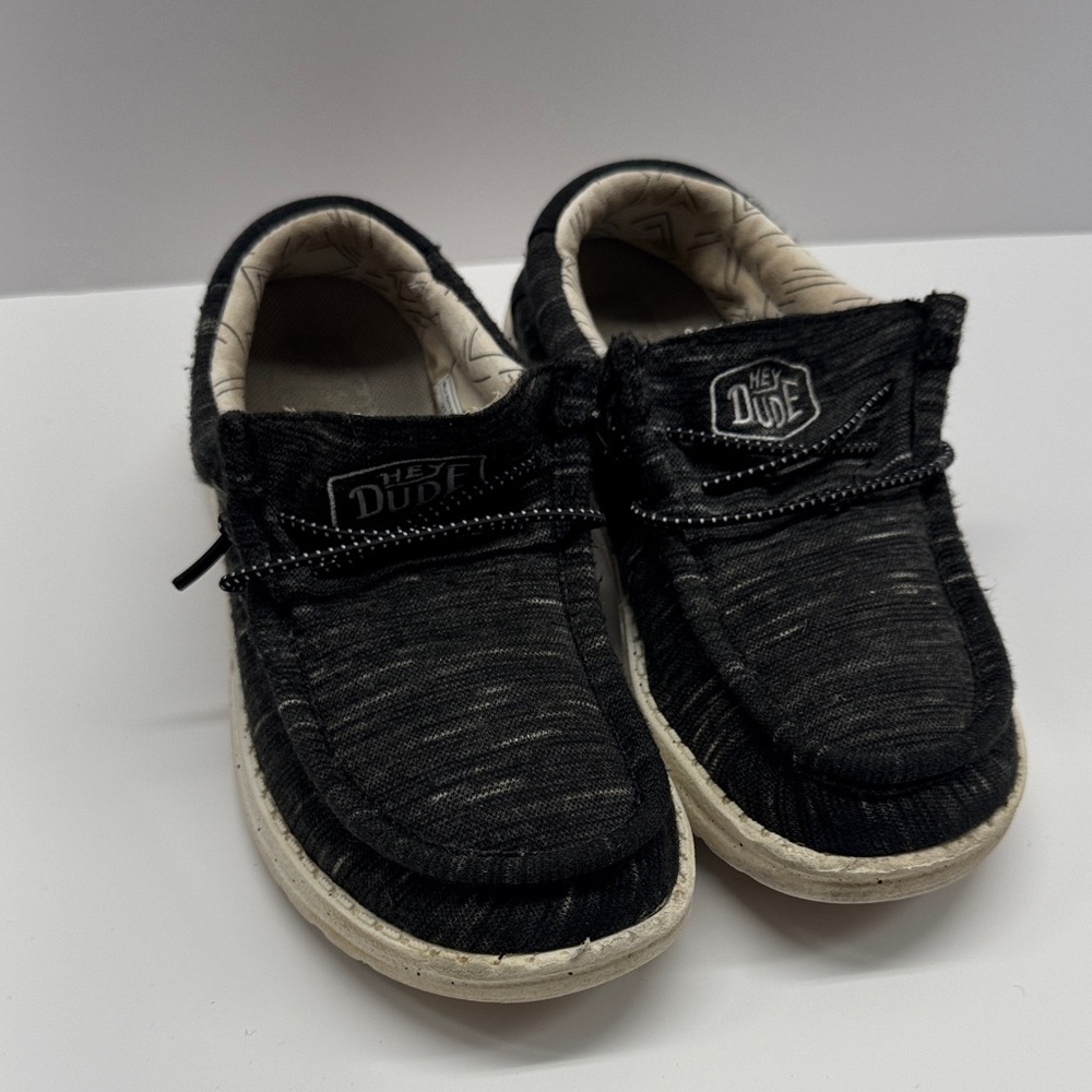 Hey Dude Kids  size 4 shoes in Black